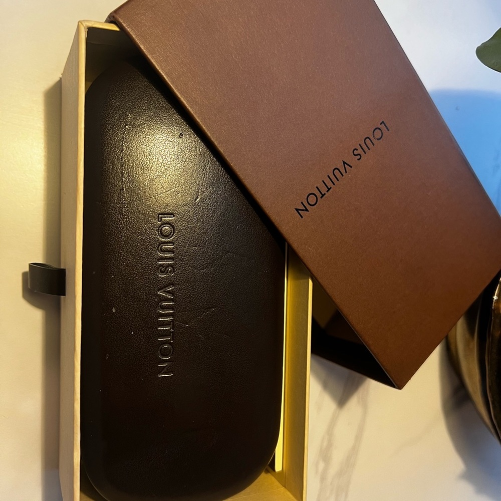 Louis Vuitton Hortensia Sunglasses - Picture 13 of 13